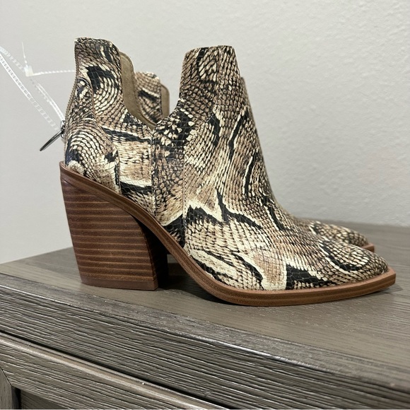 NWT Vince Camuto Gannilla Leather Snakeskin Size 6M - Picture 1 of 10